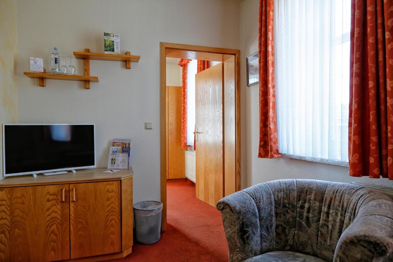 Konsum Gaestehaus Quisisana - Oberhof Оберхоф Экстерьер фото